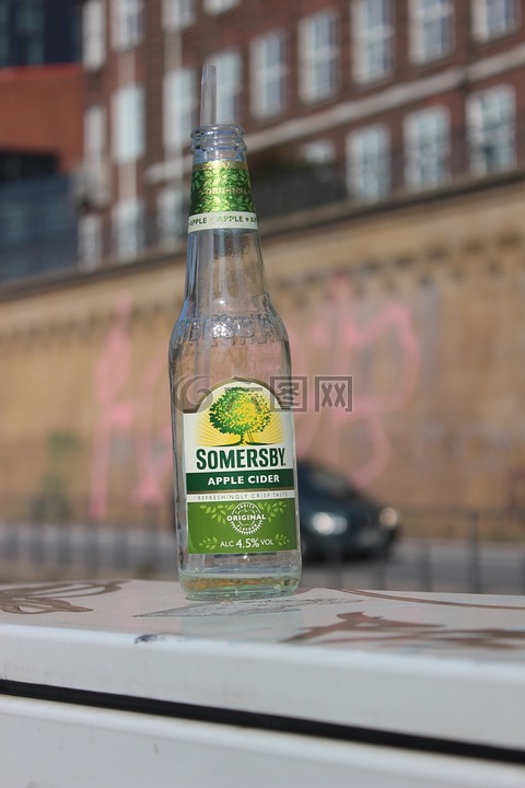 啤酒,空瓶子,浅绿