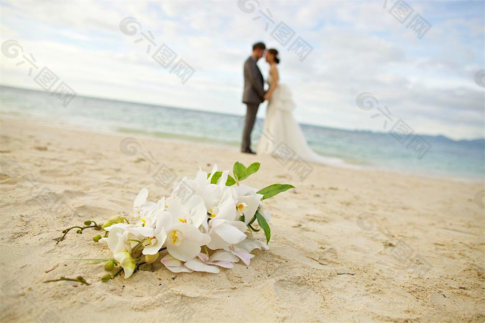 沙滩新婚图片