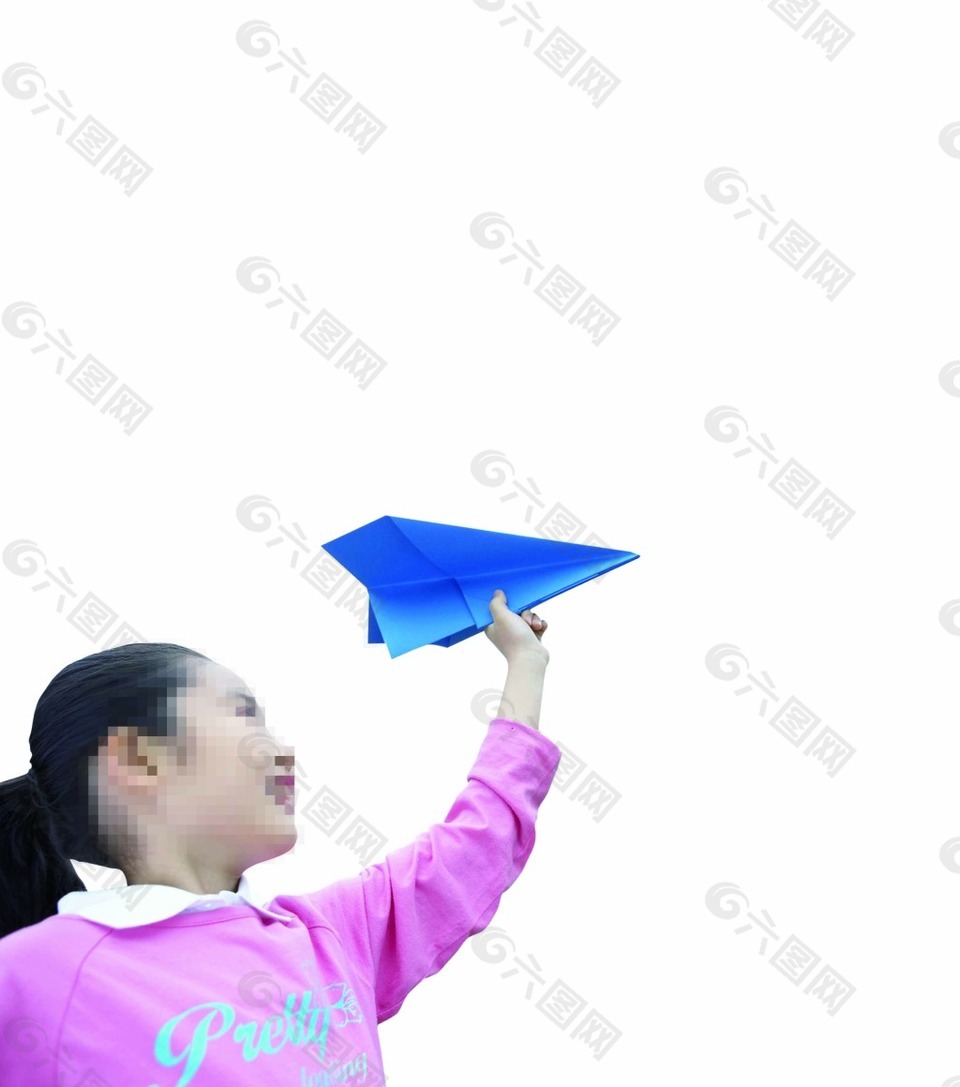 放纸飞机的小女孩