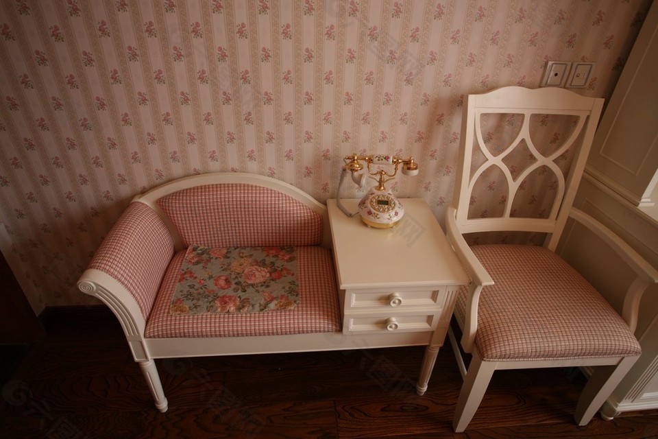 粉色室内桌椅设计图