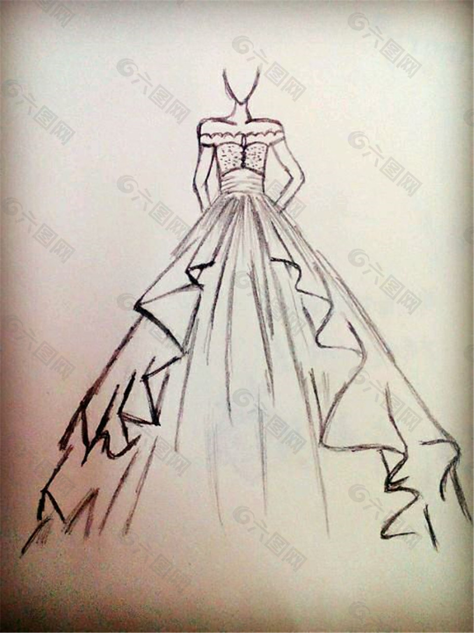 露肩婚纱设计图