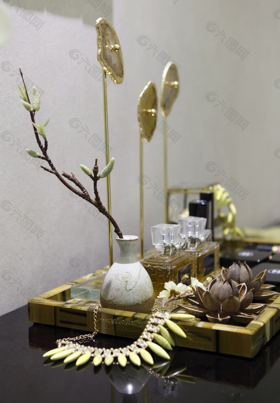 新中式客厅茶具装饰图