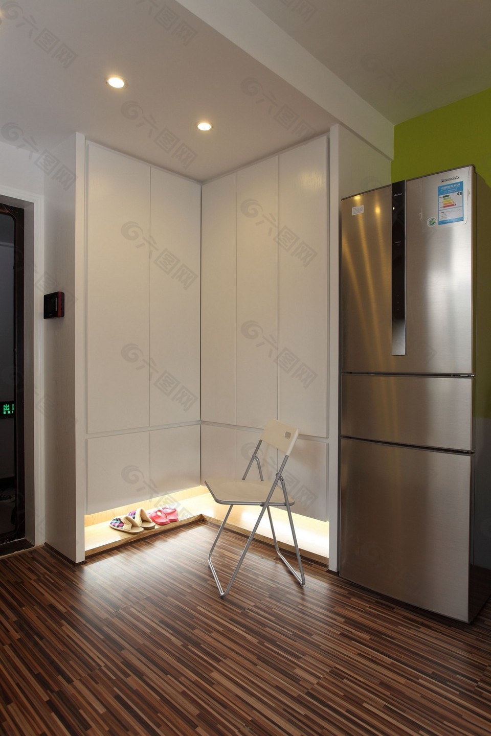 现代简约室内冰箱背景墙设计图