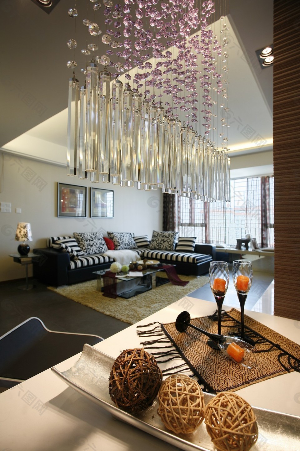 现代时尚客厅吊灯沙发设计图