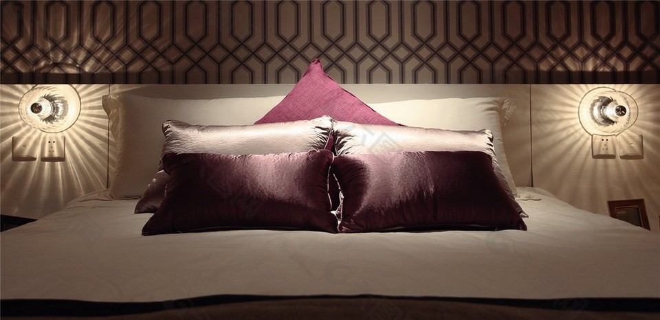 现代时尚卧室床头灯大床设计图