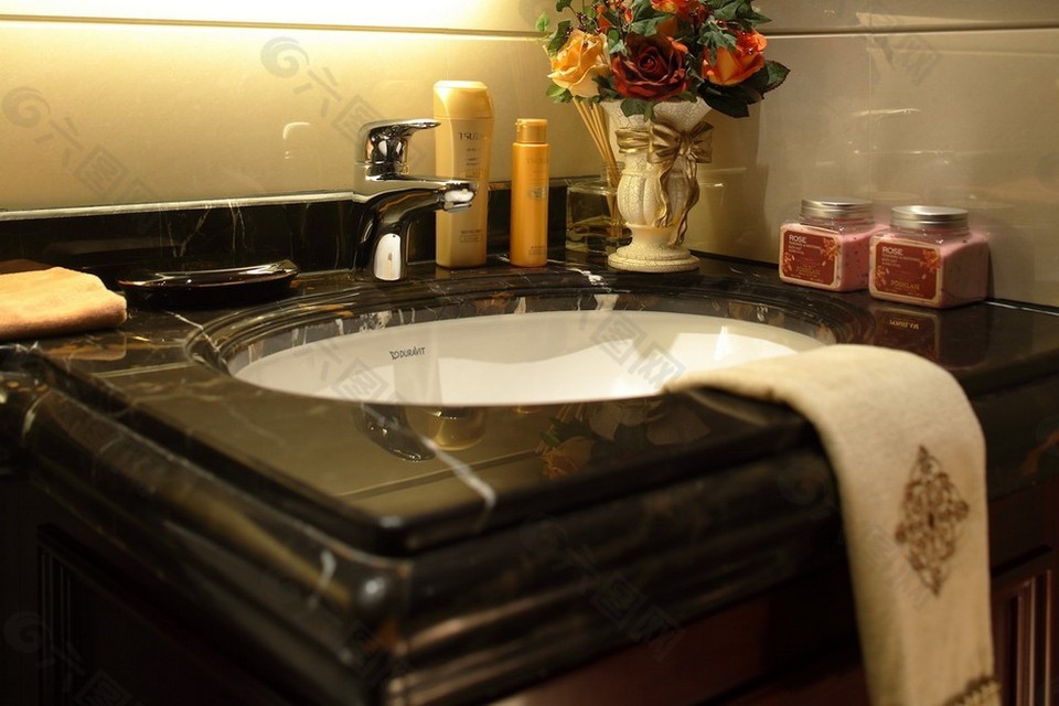 欧式时尚室内洗手台设计图