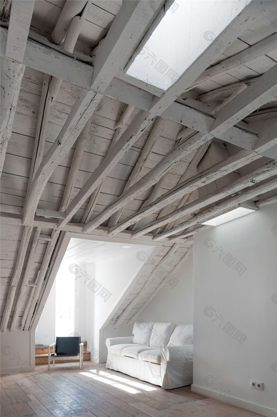 现代欧式木屋客厅装修效果图