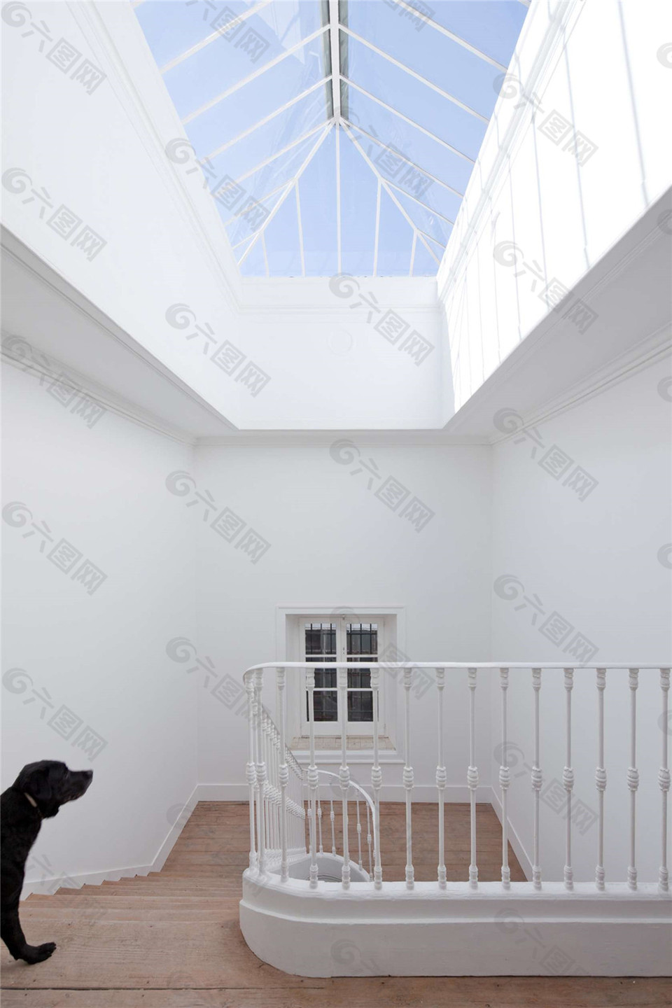 现代美式别墅楼梯装修效果图