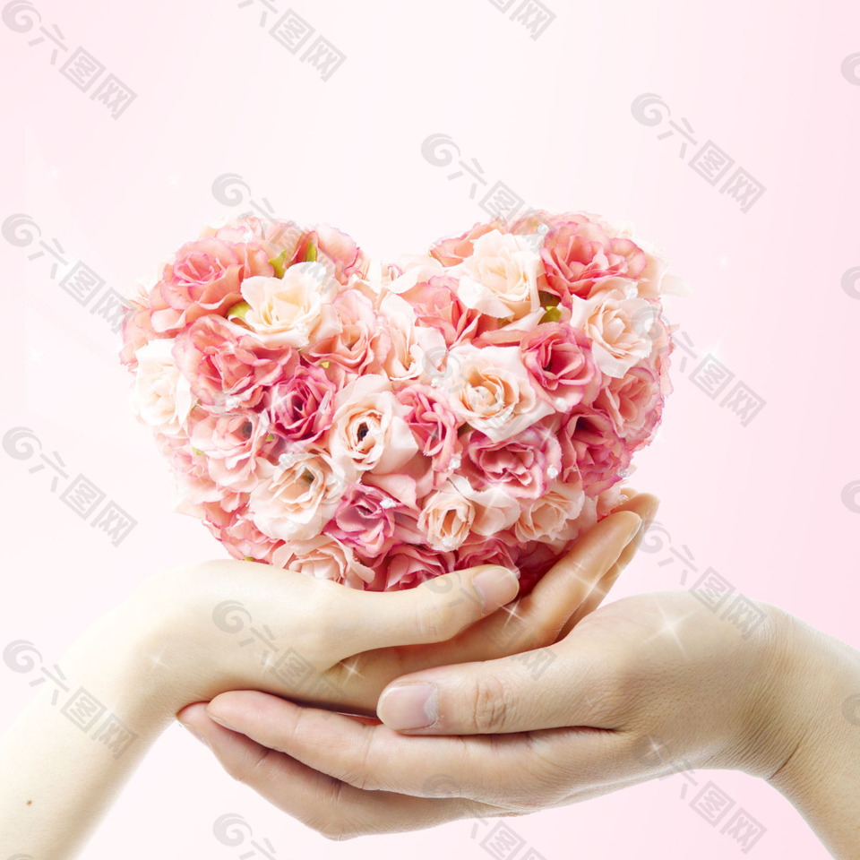 花朵爱心手捧花高光粉色背景素材