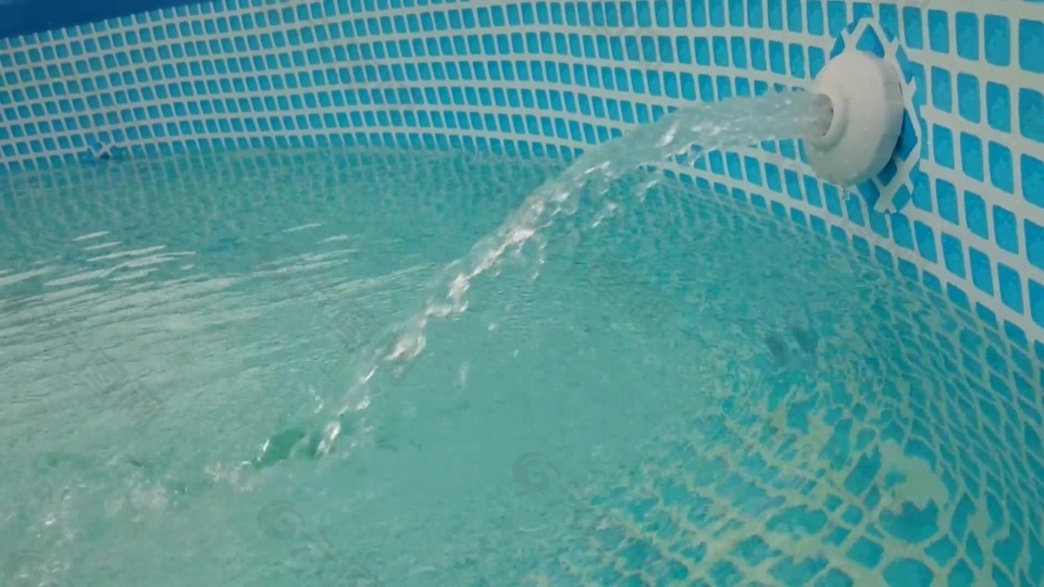 游泳池水柱视频素材
