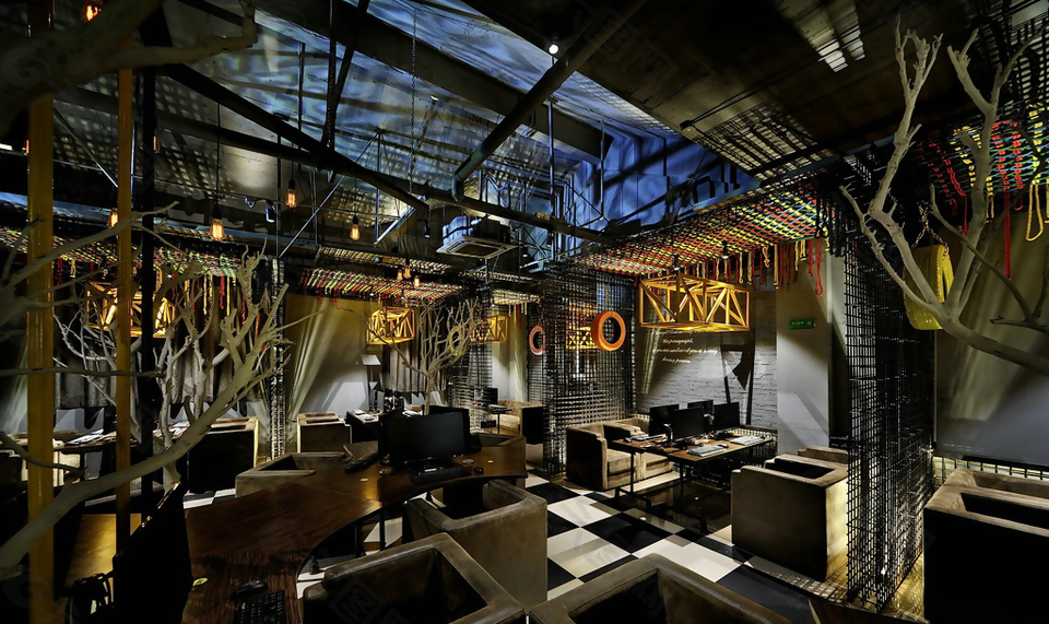 金属做旧实木深色系酒吧大厅装修效果图