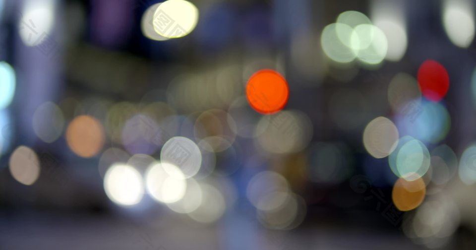从焦点的汽车灯在皮卡迪利广场