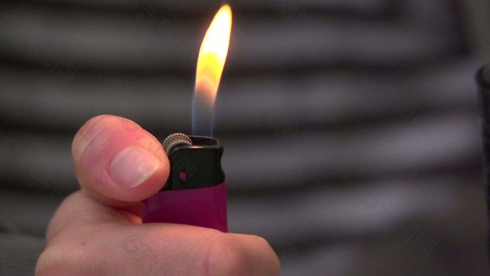 打火机点燃
