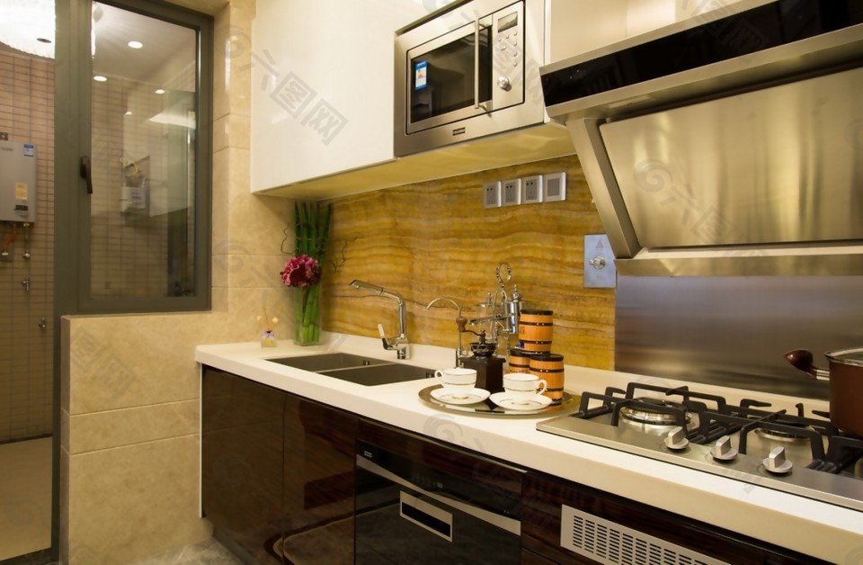 欧式高雅经典大气厨房深色瓷砖装修效果图