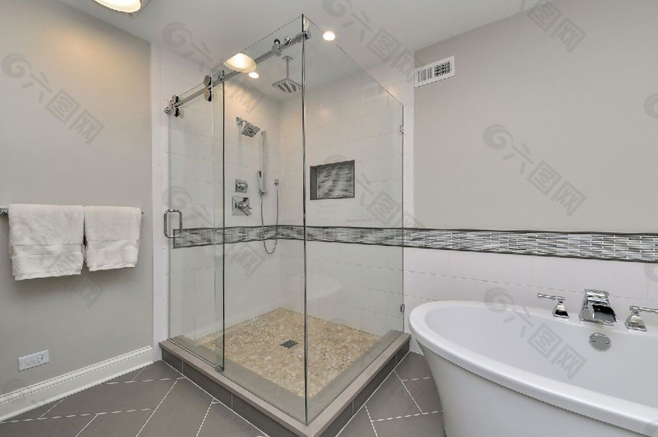 正方形的小卫生间淋浴房装修效果图