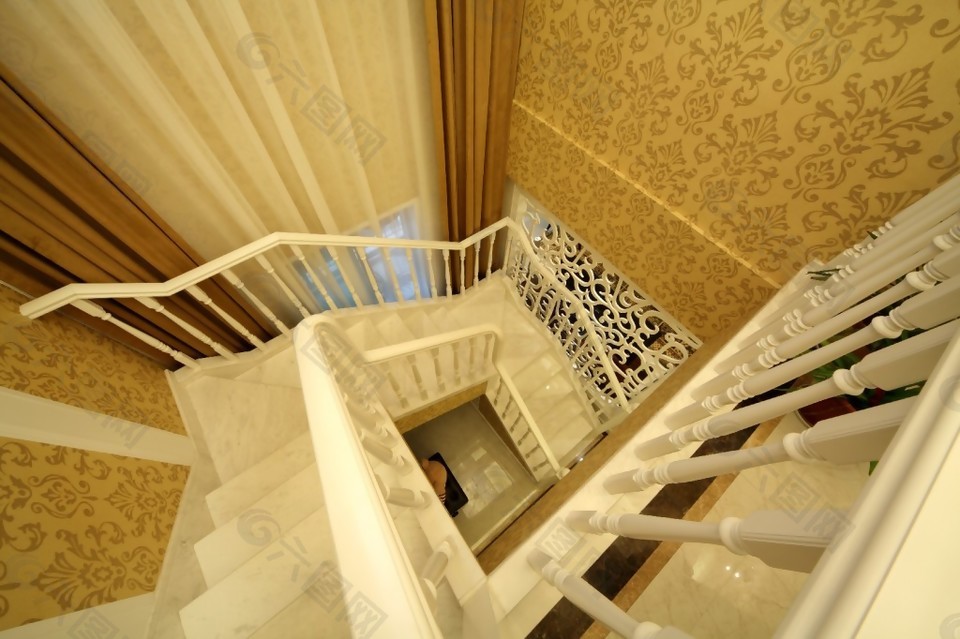 欧式复古经典楼梯装修效果图