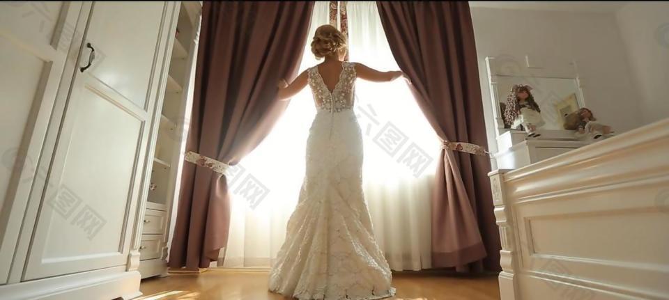 实拍穿婚纱的美丽新娘视频素材