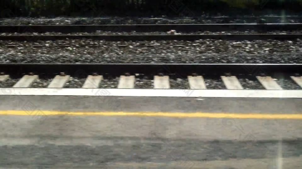 实拍窗外急速后退的火车道视频素材