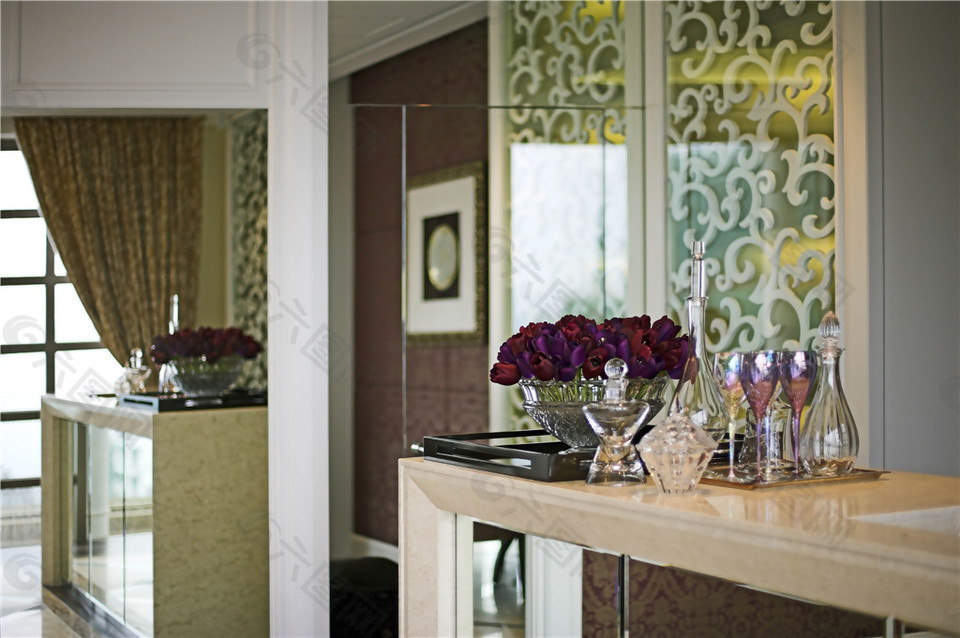 欧式风格花纹柜子客厅室内装修效果图