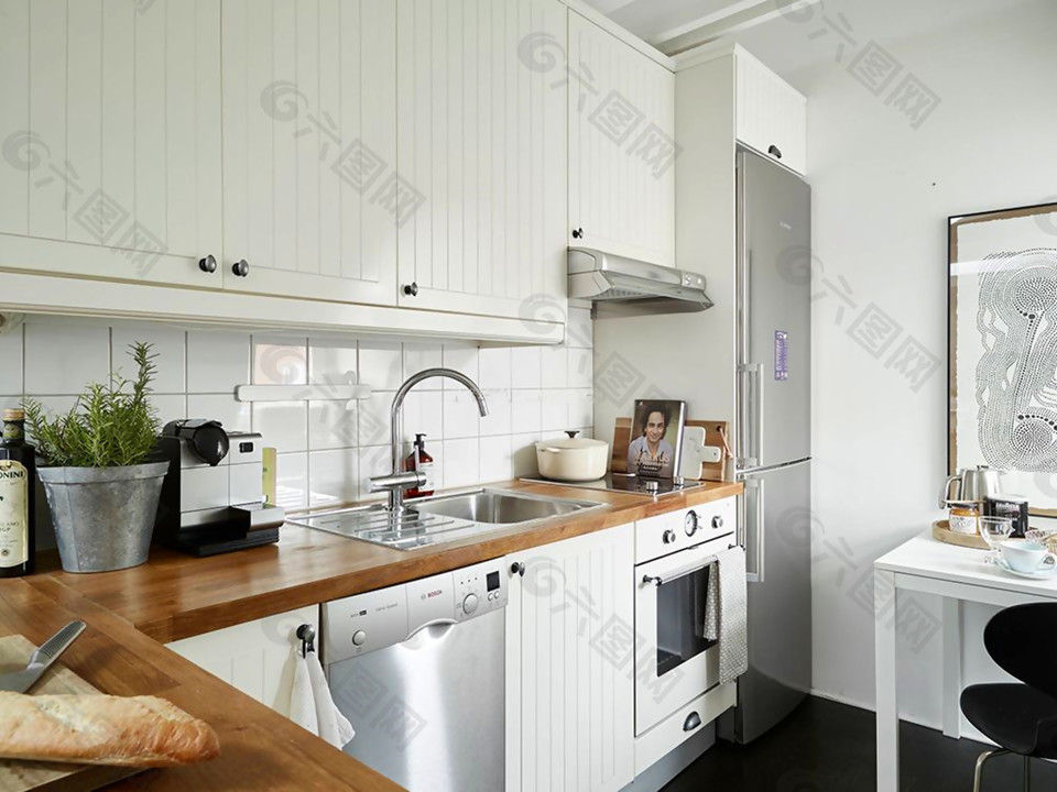 10平米厨房白色橱柜装修效果图