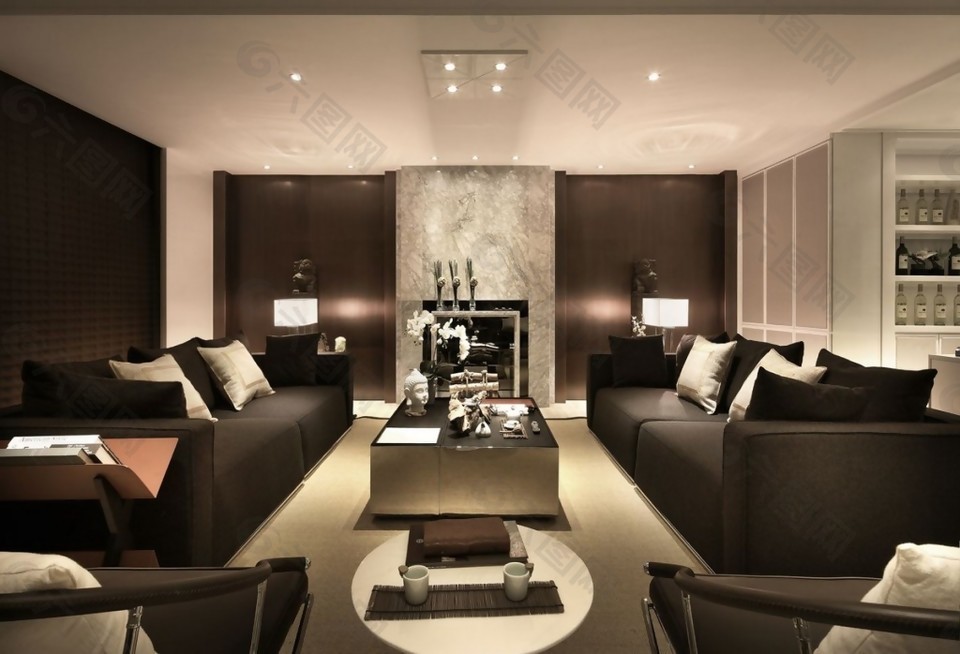 现代时尚简约客厅黑色亮面沙发室内装修图
