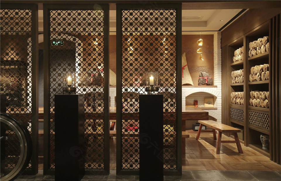 现代时尚铜金色镂空隔断餐厅工装装修效果图