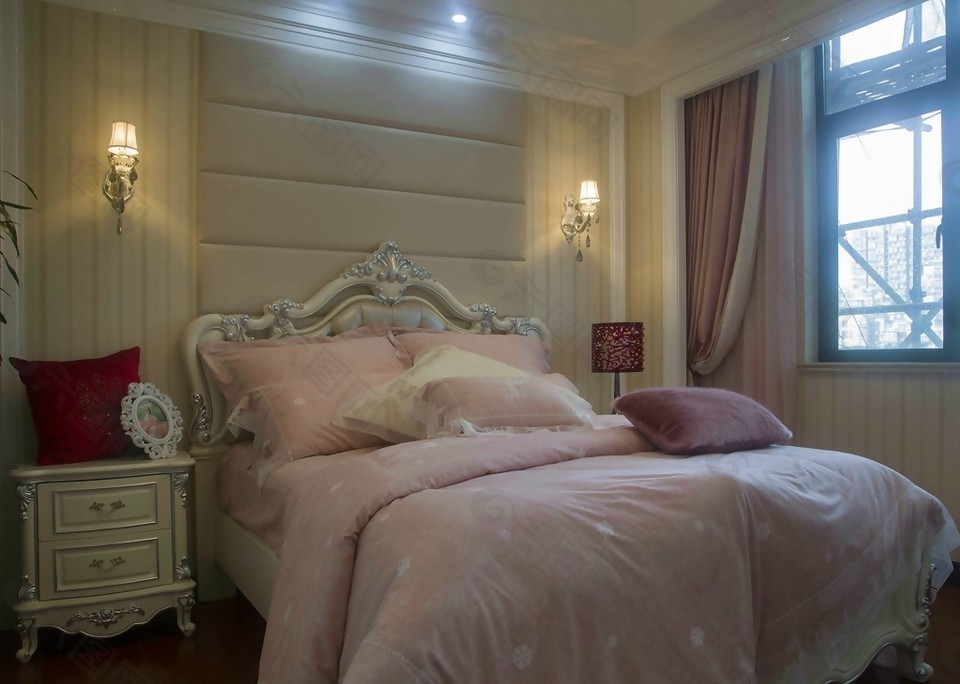 现代时尚卧室浅粉色床品室内装修效果图