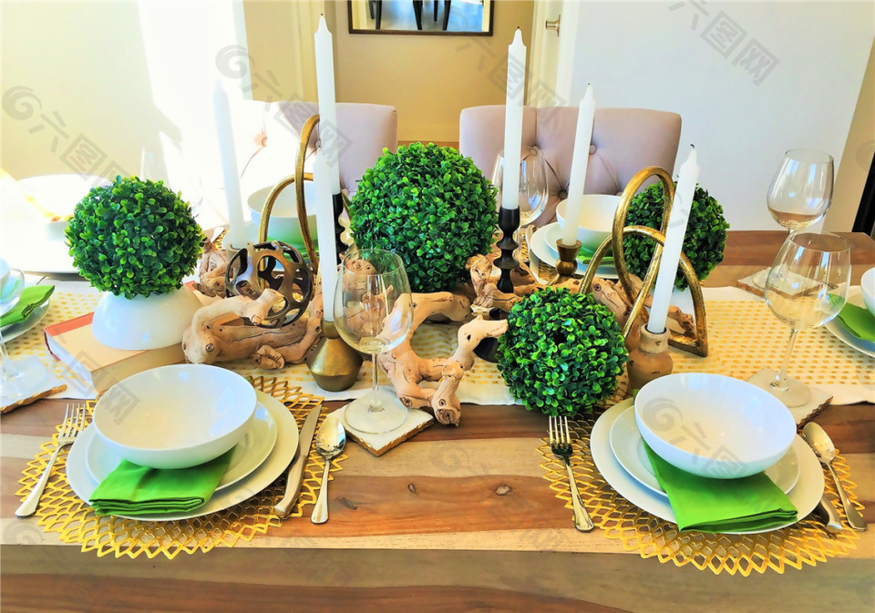 现代时尚客厅木制餐桌室内装修效果图