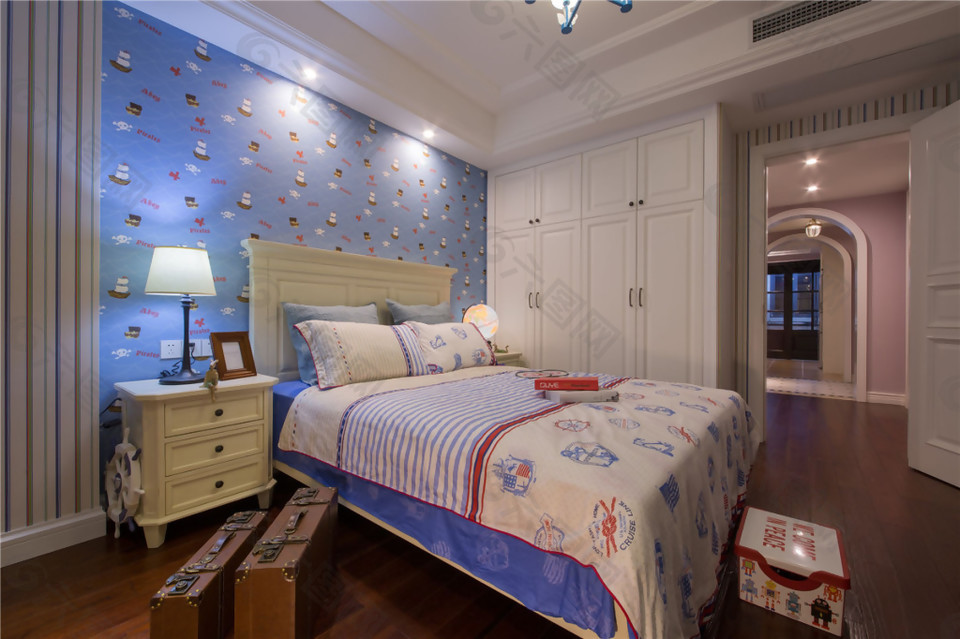 美式卧室床头蓝色背景装修效果图