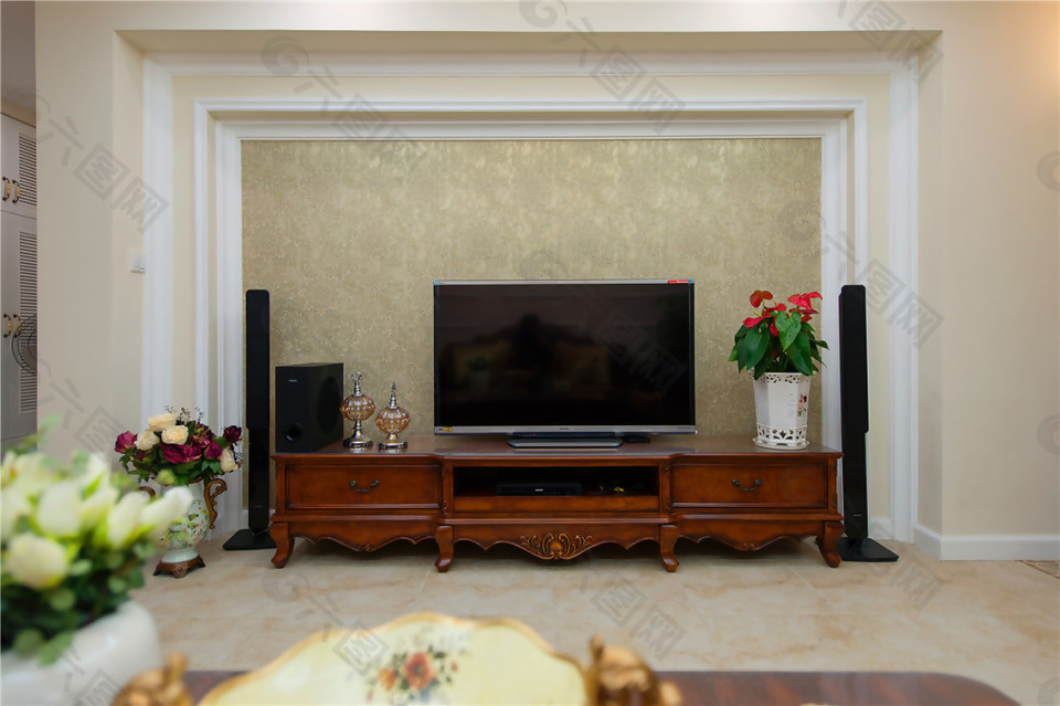 欧式客厅木质电视柜装修效果图