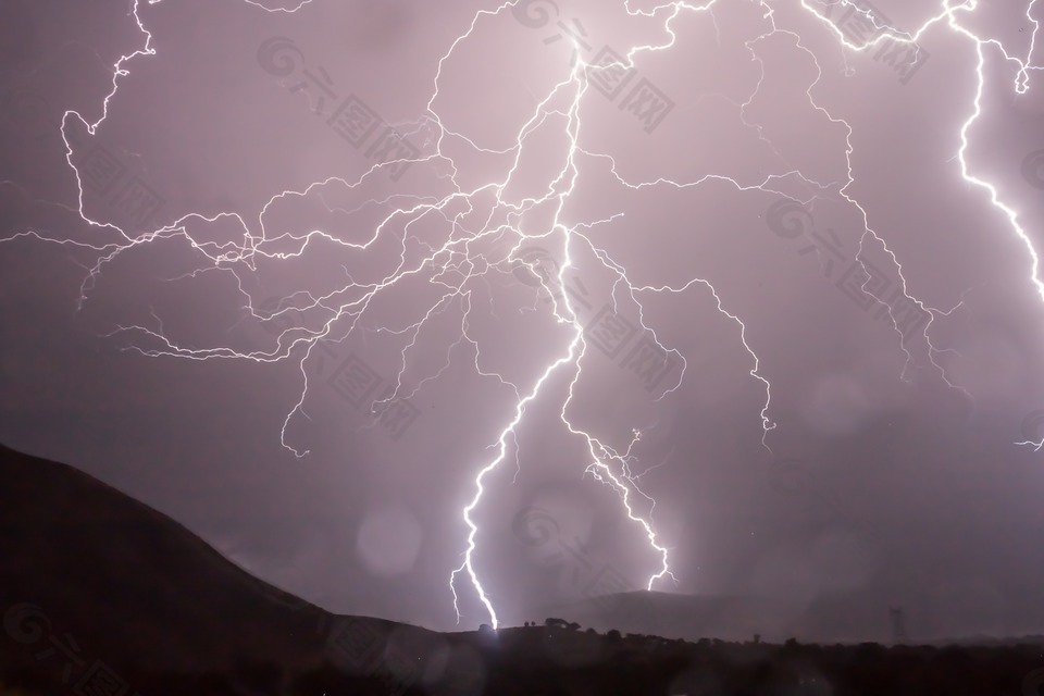 清脆雷声音效