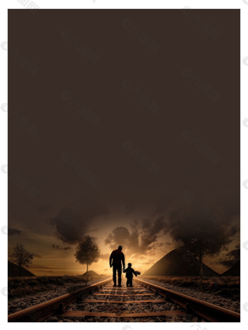 行走在铁轨上的父子广告背景素材