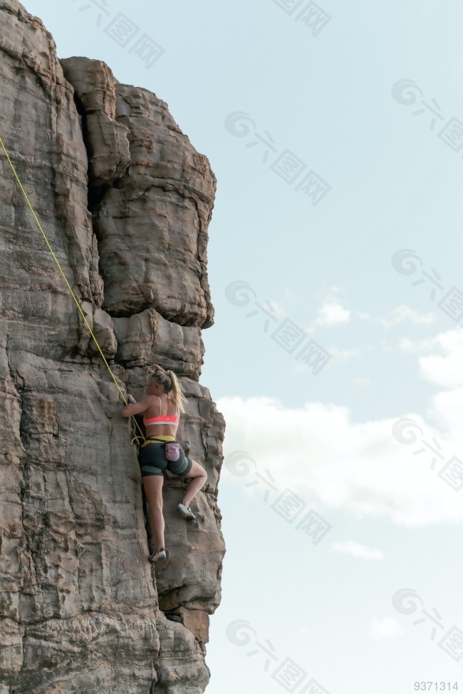 女人攀岩